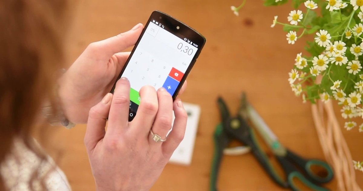 The Malá pokladna app on an Android phone, ringing up a sale at a florist's table